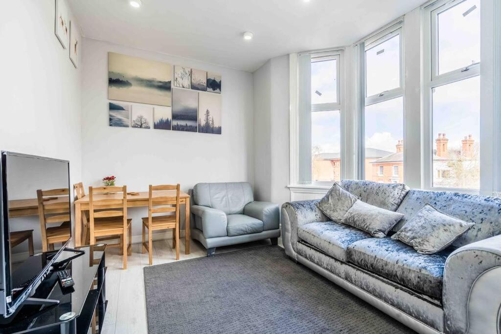 Апартаменты Modern Flat In Moseley With Free Parking Бирмингем Экстерьер фото