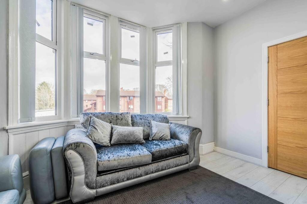 Апартаменты Modern Flat In Moseley With Free Parking Бирмингем Экстерьер фото