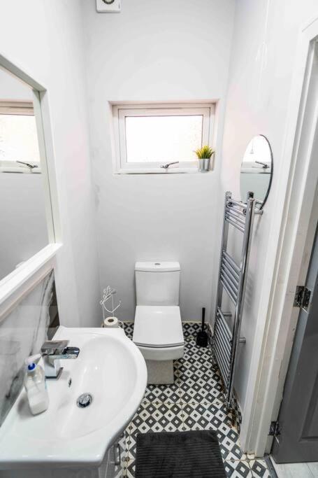 Апартаменты Modern Flat In Moseley With Free Parking Бирмингем Экстерьер фото
