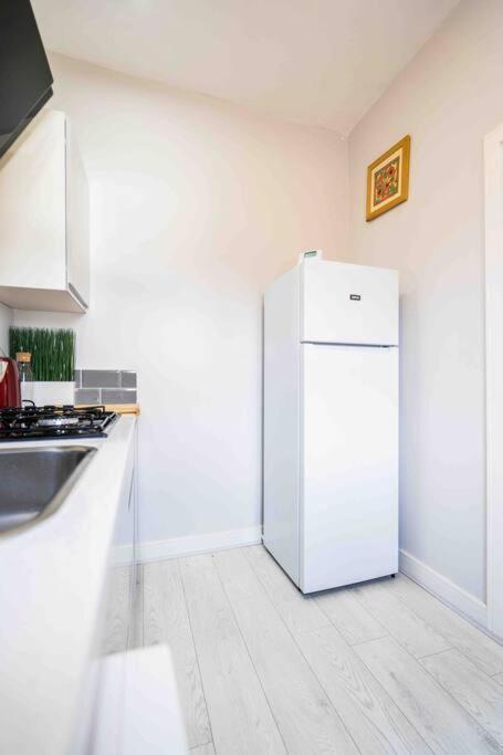Апартаменты Modern Flat In Moseley With Free Parking Бирмингем Экстерьер фото